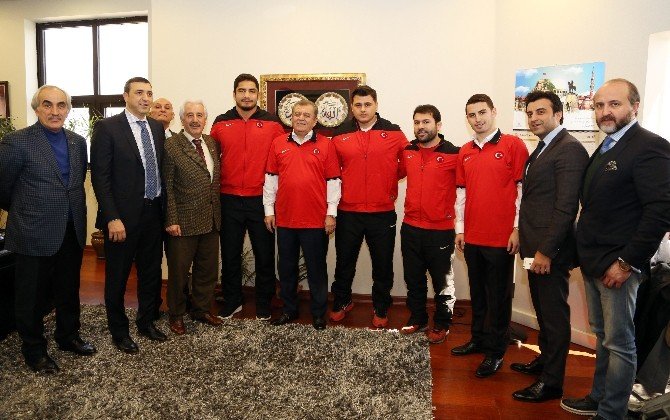 Dünya Şampiyonu Milli Güreşçiler Ato’da