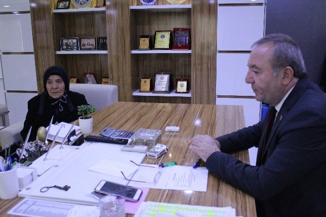 Lazlı Nineden Başkan Şahiner’e Teşekkür Ziyareti