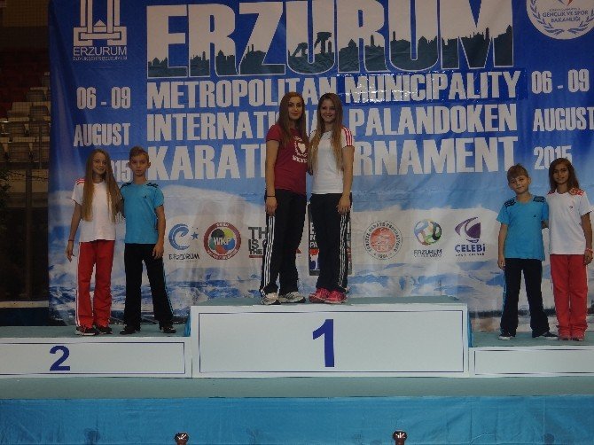 Bozüyüklü Levent Kardeşlerin Uluslararası Karate Turnuvası Başarısı
