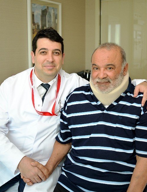 Tekerlekli Sandalyeyle Geldiği Türkiye’den Yürüyerek Ayrıldı