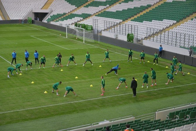 Bursaspor Yeni Statta İlk İdmanını Yaptı