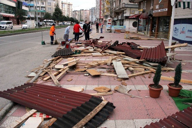 Samsun’da Lodos Çatı Uçurdu, Faciadan Dönüldü