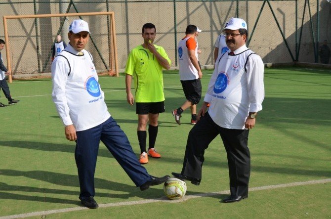 Tutuklu Ve Hükümlüler, Sigaranın Zararlarına Dikkat Çekmek İçin Futbol Maçı Yaptı