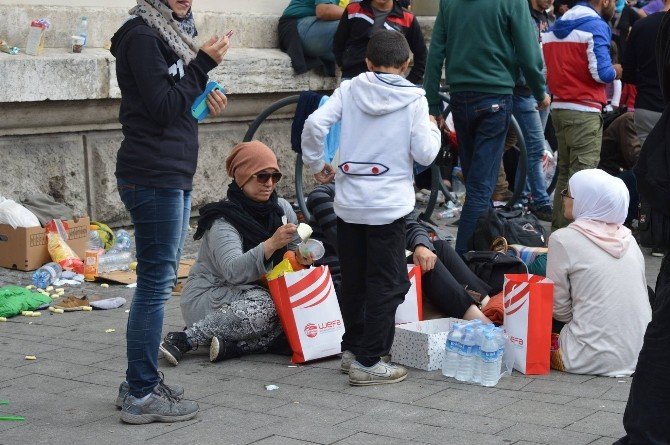 Avrupa’ya Gelen Mültecilere De Türkler Sahip Çıkıyor