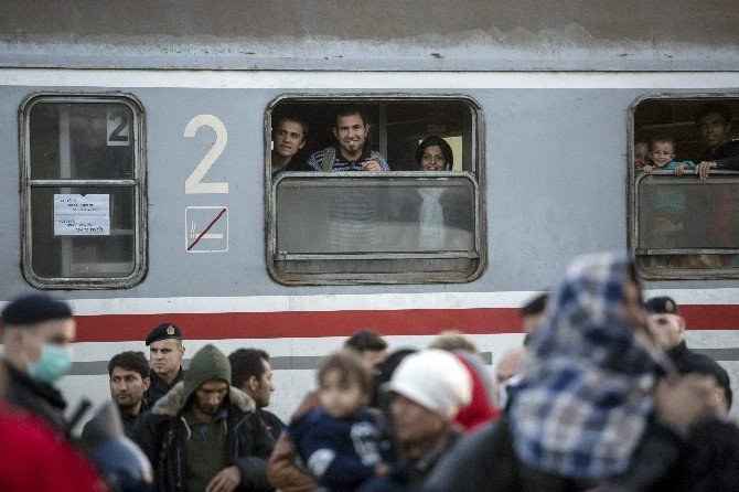 Binlerce Sığınmacı Slovenya’ya Geldi