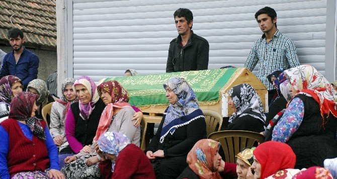 Oğluyla Birlikte Girdiği Kaçak Kömür Ocağında Ölen Madenciye Gözü Yaşlı Veda
