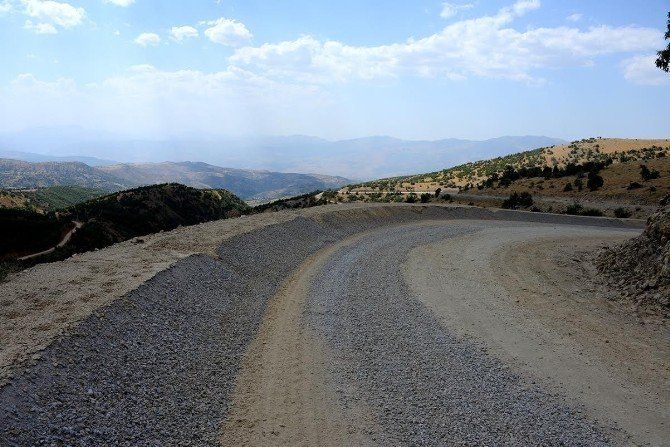 Pütürge’nin Yolları Genişletildi