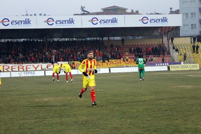 Taraftardan Sahadaki Futbolcuya Duygulandıran Mektup
