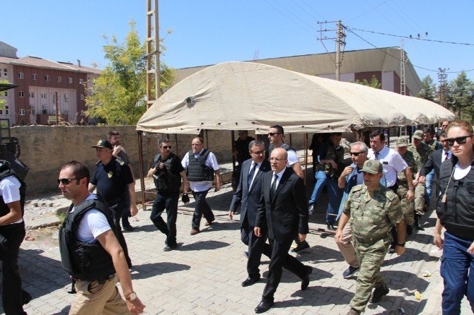 Bakan Şimşek’ten Şehit Evine Taziye Ziyareti