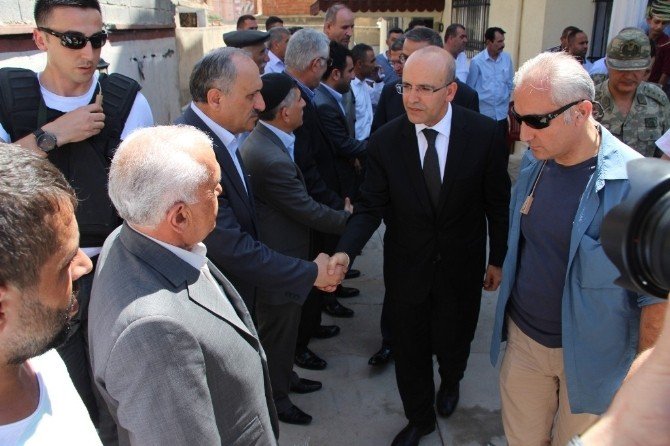 Bakan Şimşek’ten Şehit Evine Taziye Ziyareti