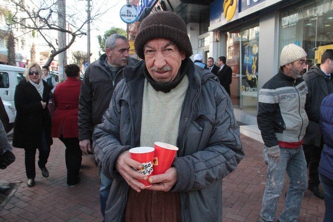 Başkan Ergün’den Akhisarlı Çocuklara Karne Hediyesi