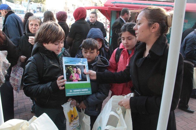 Başkan Ergün’den Akhisarlı Çocuklara Karne Hediyesi