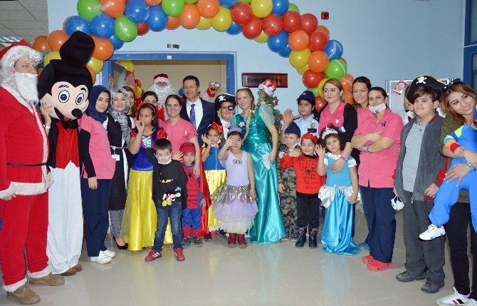 Onkoloji Hastası Çocuklar İçin Kostümlü Yılbaşı Partisi