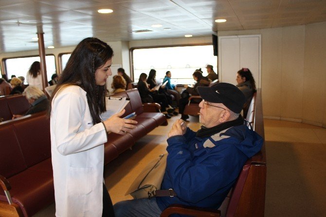Marmara Üniversitesi Öğrencilerinden Vapurda, ’Antibiyotik’ Bilinçlendirmesi