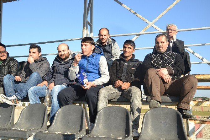 Rakibine Tekme Atan Futbolcu Maçı Tribünden Takip Etti