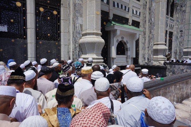 Kabe’de Cuma Namazı İzdihamı