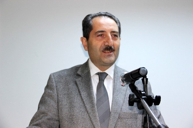 Vali Yıldırım, "İnsan Denen Malum"u Anlattı