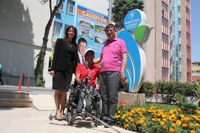Milli Sporcuya Tam Teşekküllü Tekerlekli Sandalye Desteği
