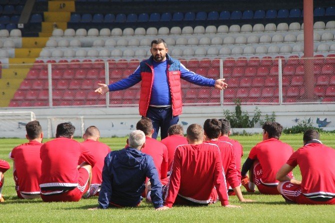 Ümit Özat: "Takımın Ligde Kalacağına İnanmayan Bizden Uzak Dursun"