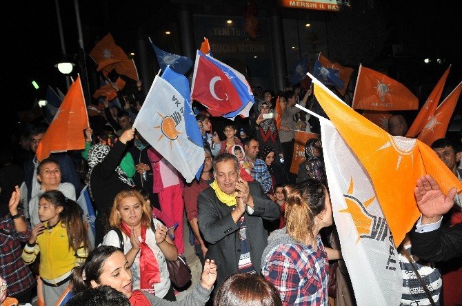 Ak Parti Mersin’de Seçim Zaferini Kutladı