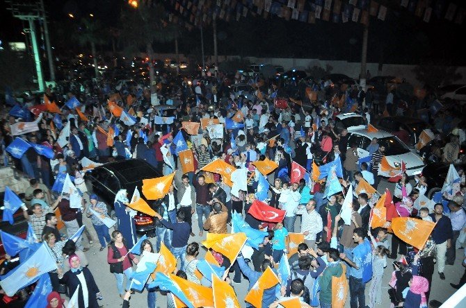 Ak Parti Mersin’de Seçim Zaferini Kutladı