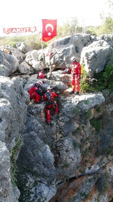 Silifke’de 128 Metre Derinliğindeki Cehennem Obruğu Temizlendi