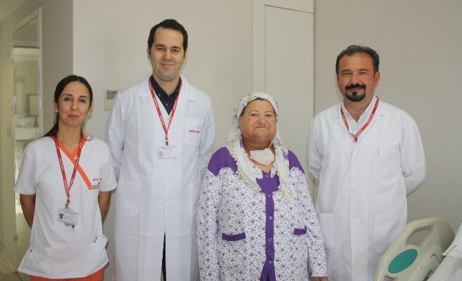 Göğsünden Dil Yapıldı