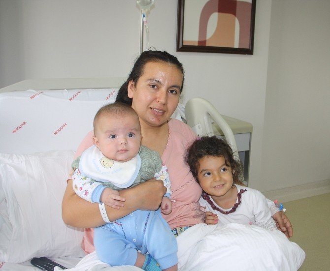 Bebekten Anneye ‘Taş’ Hediyesi