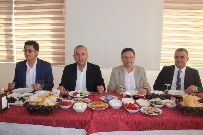 Çavuşoğlu: "Paralel Yapı Dünyanın Her Yerinde Türkiye Aleyhine Çalışıyor"