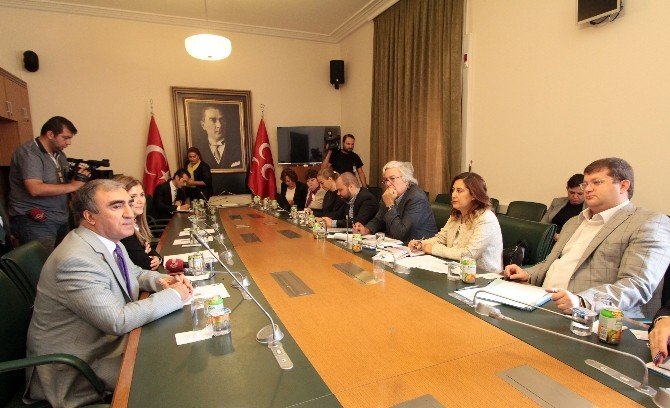Akpm’den Mhp’ye Ziyaret