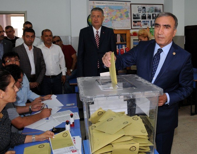 Mhp’li Öztürk Oyunu Kullandı