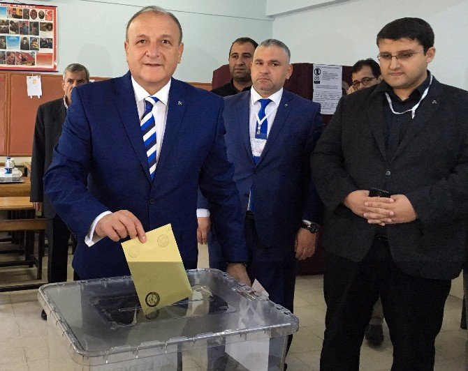 Mhp’li Oktay Vural Oyunu Kullandı