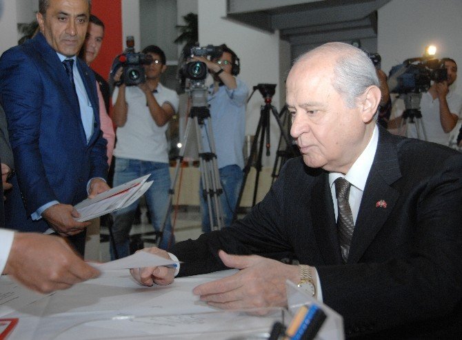 Mhp Lideri Bahçeli 1 Kasım Seçimleri İçin Adaylık Başvurusunu Yaptı