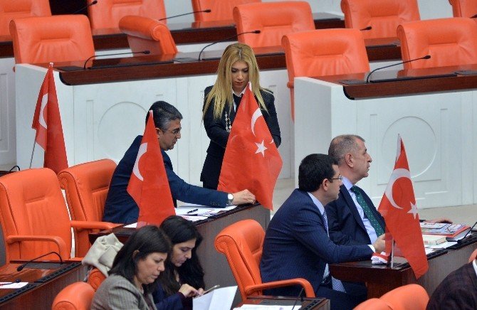 Mhp’den Meclis’te Teröre Türk Bayraklı Tepki