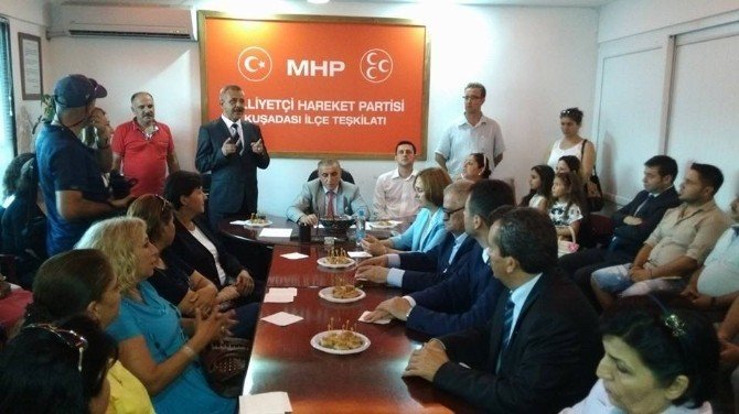 Kuşadası’nda Partilerde Bayramlaşma