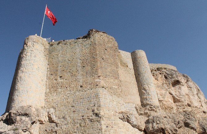 Harput’ta Kazılarla Birlikte Restorasyon Çalışması Da Başlayacak