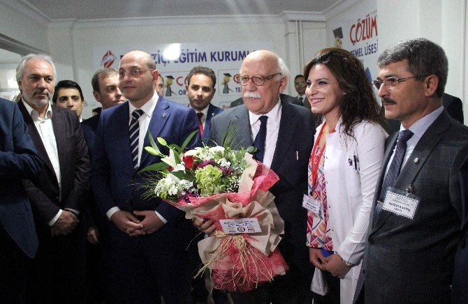 Bakan Avcı, Kütahya’da Aşure Dağıttı, Esnafı Ziyaret Etti