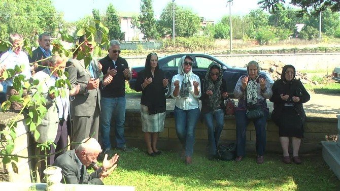 Avni Akyol Kabri Başında Anıldı
