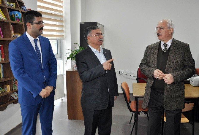 Milli Savunma Bakanı Yılmaz: “Aşık Veysel 78 Milyonun Gönlüne Hitap Etmiştir”