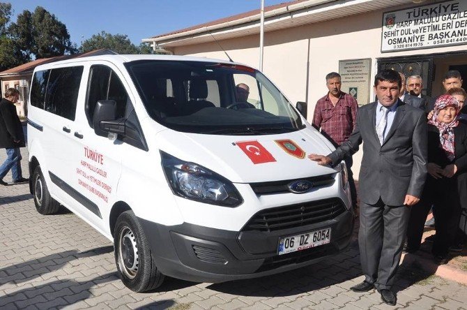 Mhp Lideri Devlet Bahçeli Şehit Aileleri Ve Gaziler Derneği’ne Minibüs Hibe Etti