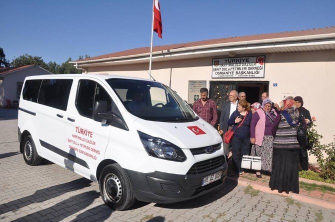 Mhp Lideri Devlet Bahçeli Şehit Aileleri Ve Gaziler Derneği’ne Minibüs Hibe Etti