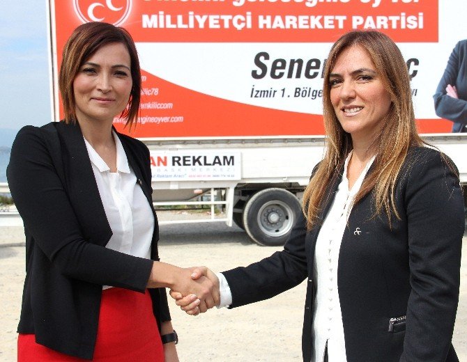 Mhp’nin Kadın Adayları Sırt Sırta Verdi