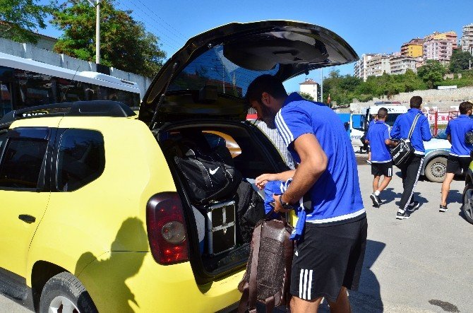 Otobüsleri Arıza Yapınca Stada Taksilerle Geldiler