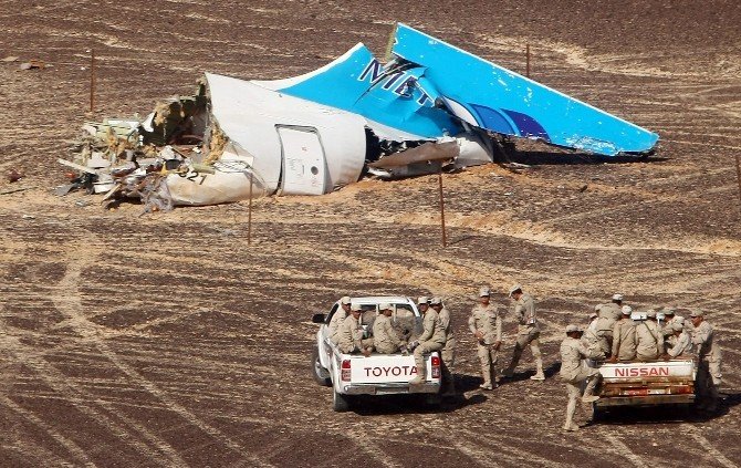 Rus Uçağının Kara Kutusu Bombayı İşaret Ediyor