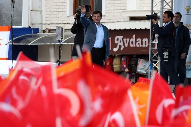 Ahmet Davutoğlu, Bergama’da “İşte Yeni Türkiye” Dedi