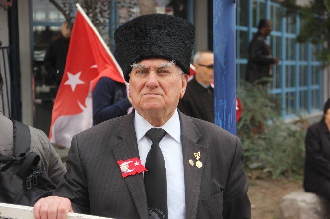 Perinçek Solotürk Eşliğinde Miting Yaptı