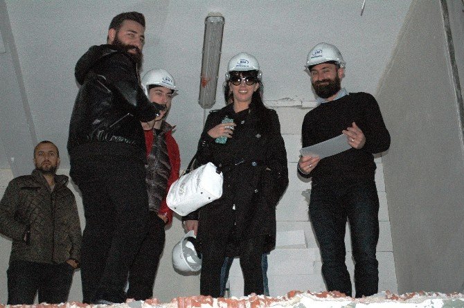 Hande Yener Baretini Taktı, İnşaata Girdi