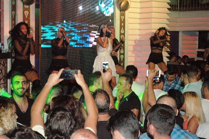 Bodrum’da Hande Yener İzdihamı