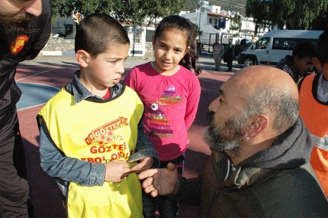 Oyuncu Kaan Çakır’dan Mini Futbolculara Destek