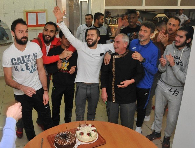 Multigrup Alanyaspor Kaptanına Doğum Günü Sürprizi